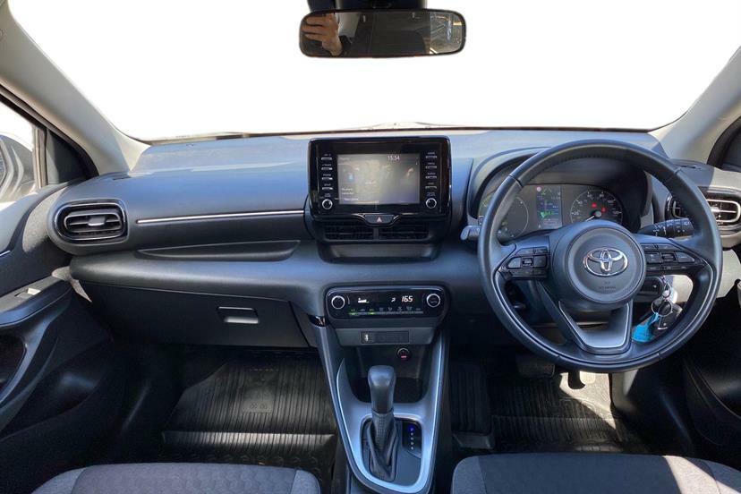 Toyota Yaris 1.5 Hybrid Icon Cvt KS23DKL White #4