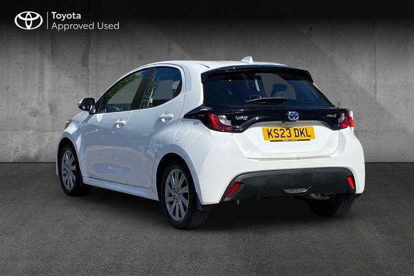 Toyota Yaris 1.5 Hybrid Icon Cvt KS23DKL White #3