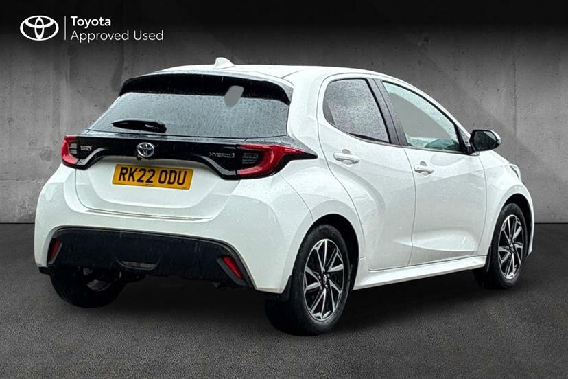 Toyota Yaris 1.5 Hybrid Design Cvt White #2