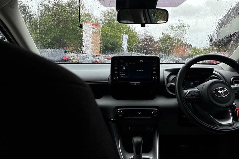 Toyota Yaris 1.5 Hybrid Design Cvt White #6