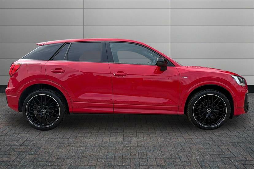 Audi Q2 35 Tfsi Black Edition S Tronic Red #4