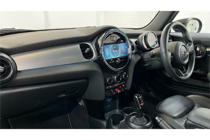 Mini Hatch 1.5 Cooper Exclusive Premium EO23VZV Black #6