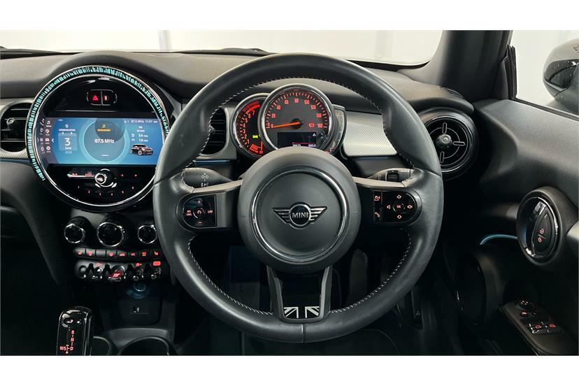 Mini Hatch 1.5 Cooper Exclusive Premium EO23VZV Black #4