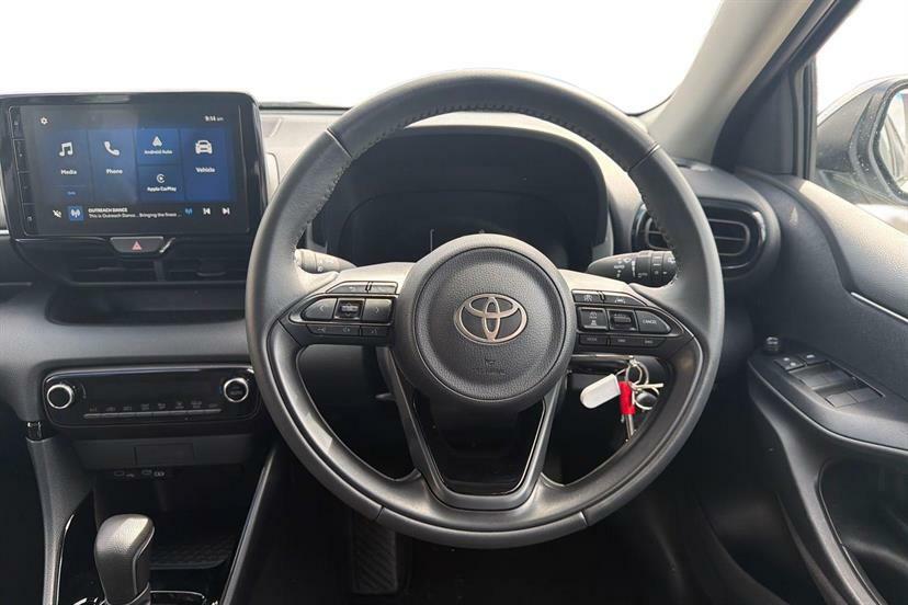 Toyota Yaris 1.5 Hybrid Design Cvt Silver #5