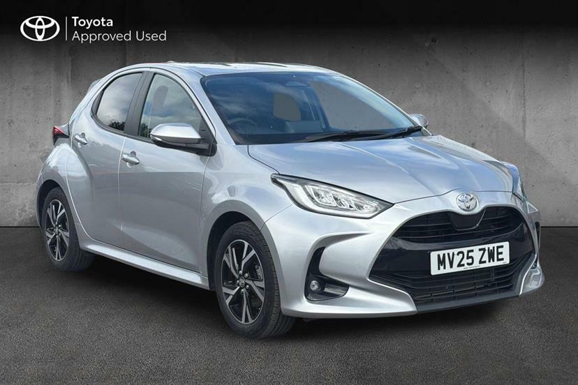 Toyota Yaris 1.5 Hybrid Design Cvt Silver