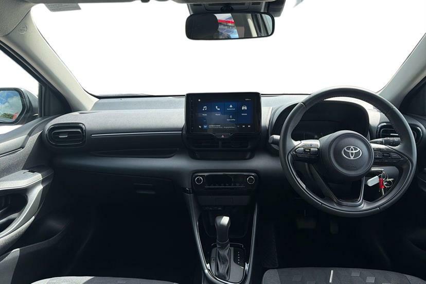 Toyota Yaris 1.5 Hybrid Design Cvt Silver #4