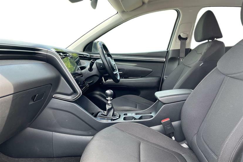 Hyundai Tucson 1.6 Tgdi Se Connect 2Wd White #2