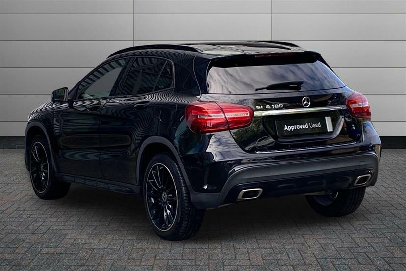 Mercedes-Benz GLA Class 180 Amg Line Edition Black #2