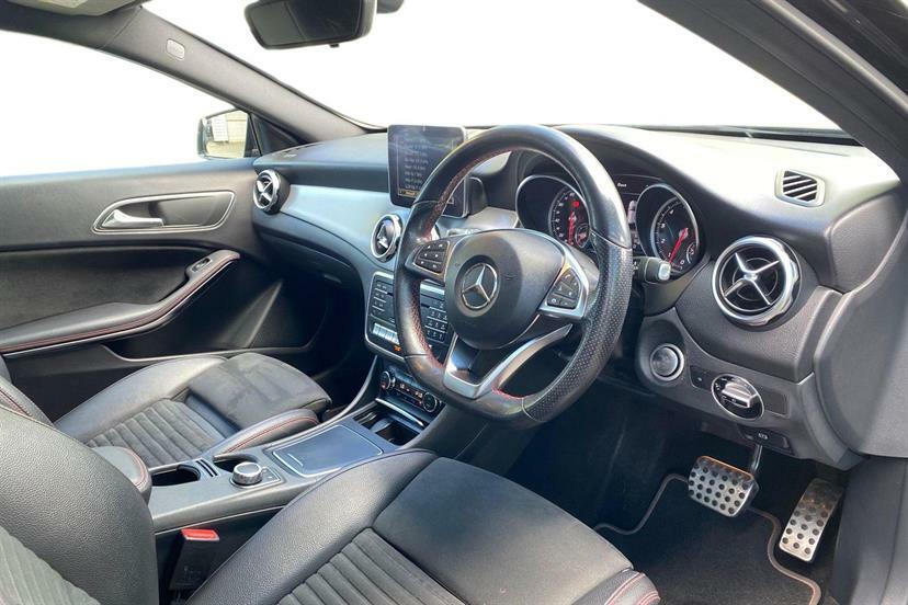 Mercedes-Benz GLA Class 180 Amg Line Edition Black #5