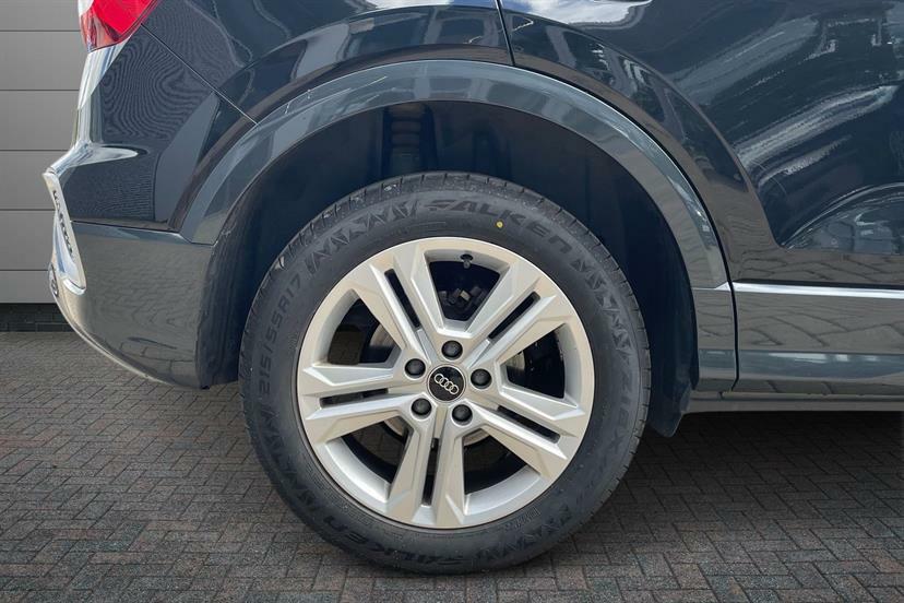 Audi Q2 35 Tfsi Sport S Tronic Black #5