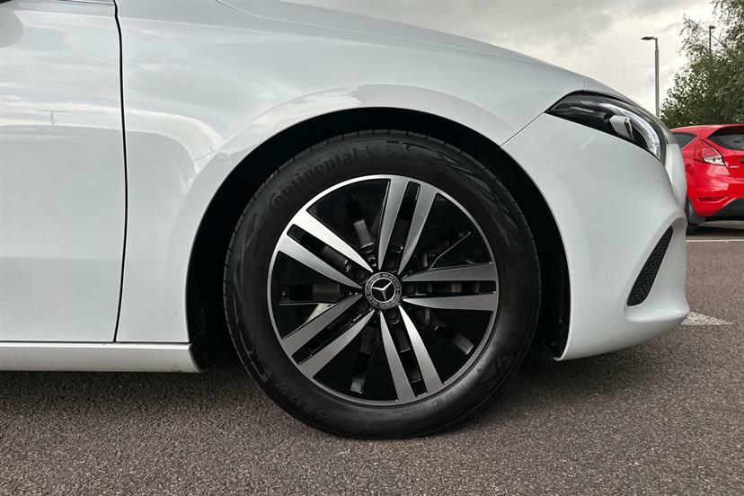 Mercedes-Benz A Class A180d 2.0 Sport White #4