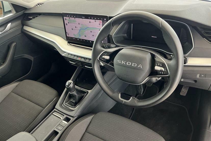 Skoda Octavia 1.5 Tsi Se Technology White #6