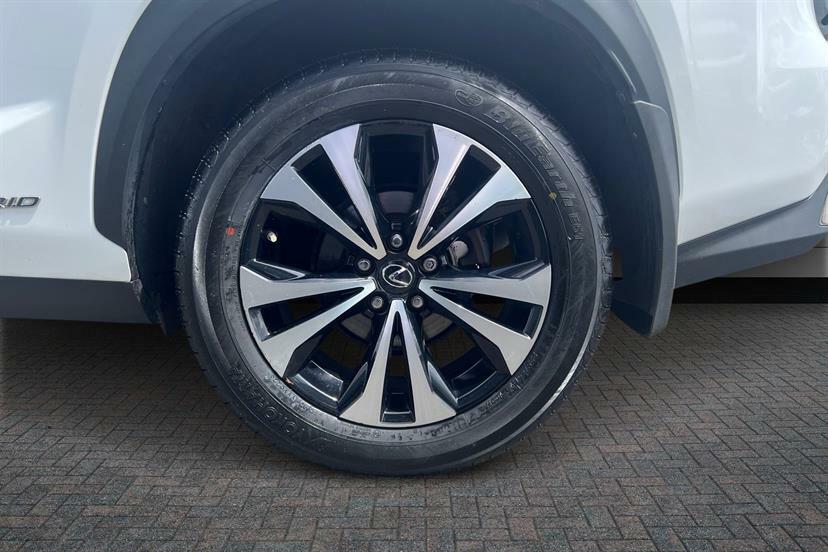Lexus NX 300H 2.5 F-sport Cvt Premium Nav White #5