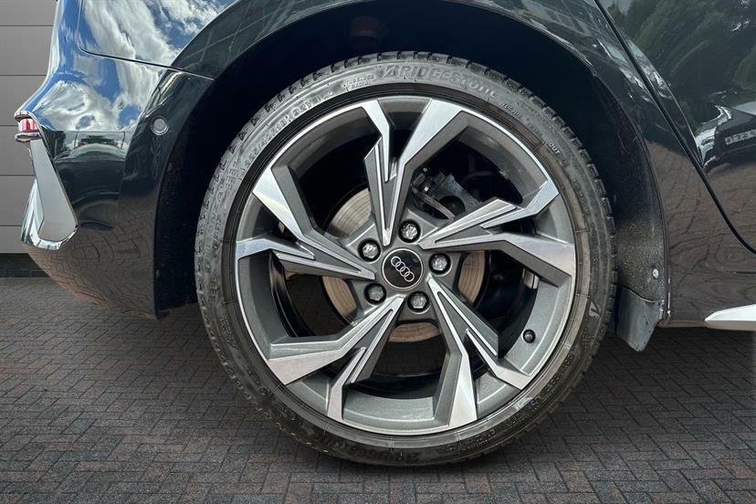 Audi A3 30 Tfsi S Line S Tronic Comfortsound Black #4