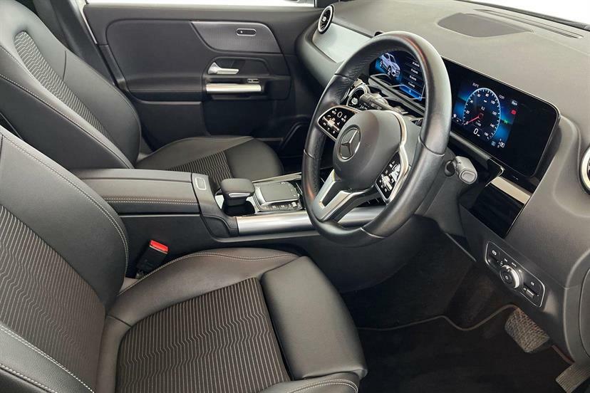 Mercedes-Benz GLA Class 180 Sport Executive White #5