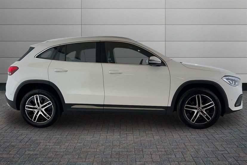 Mercedes-Benz GLA Class 180 Sport Executive White #3