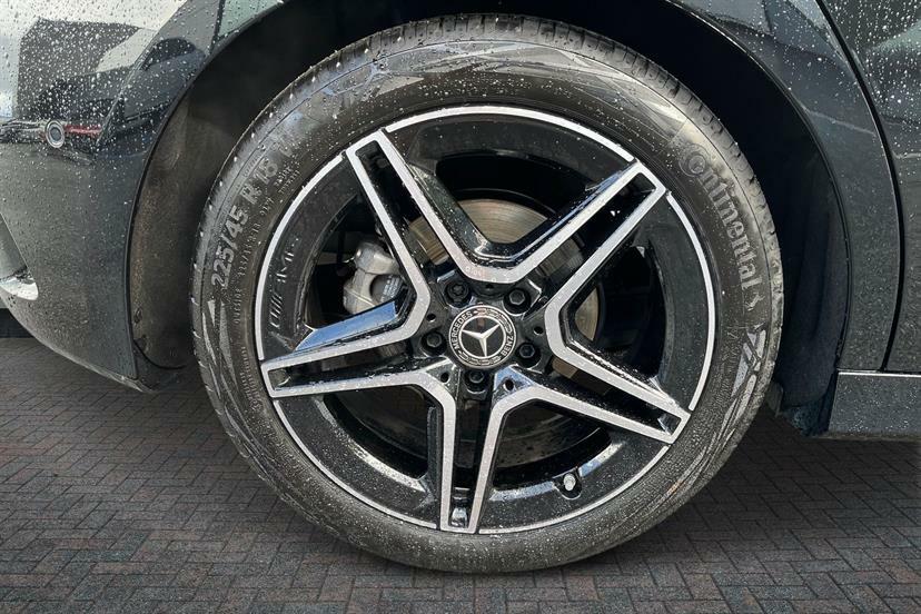 Mercedes-Benz A Class A180 Amg Line Executive Black #4