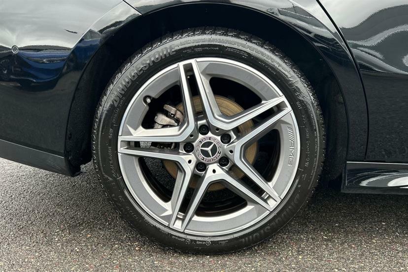 Mercedes-Benz CLA Class 200 Amg Line Executive Tip Black #2
