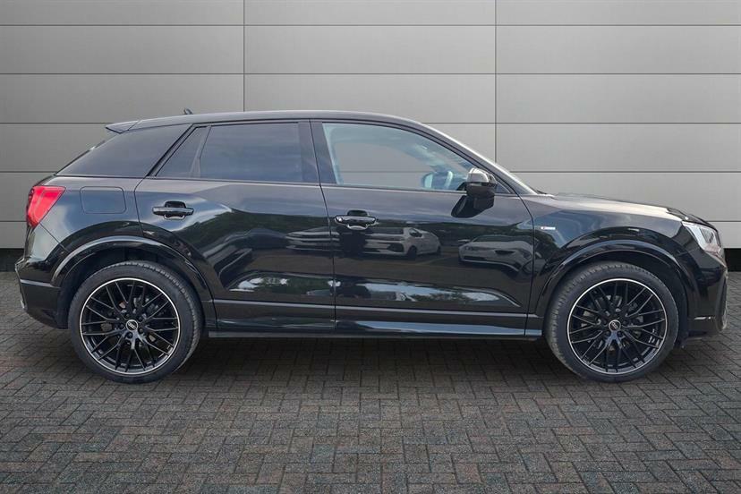 Audi Q2 35 Tfsi Black Edition S Tronic Cs Black #4