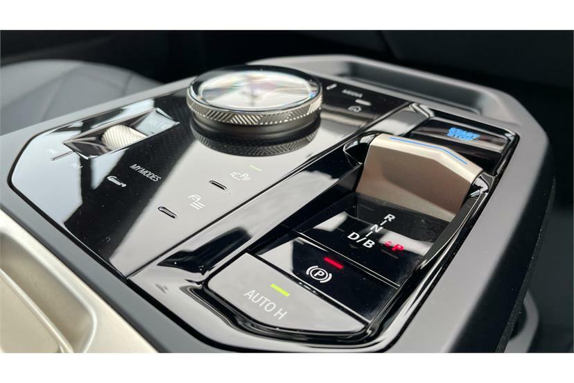 BMW iX 2022 72 40  #18