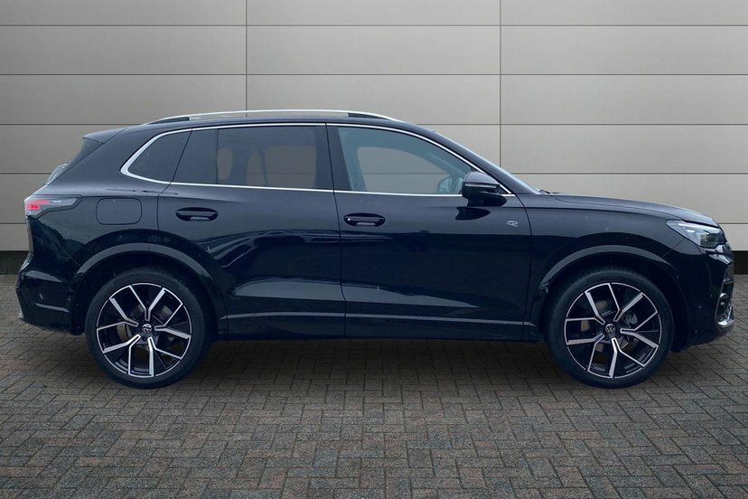 Volkswagen Tiguan 1.5 Etsi Mhev R-line Suv Hybrid Dsg 15 MM24THV Black #4