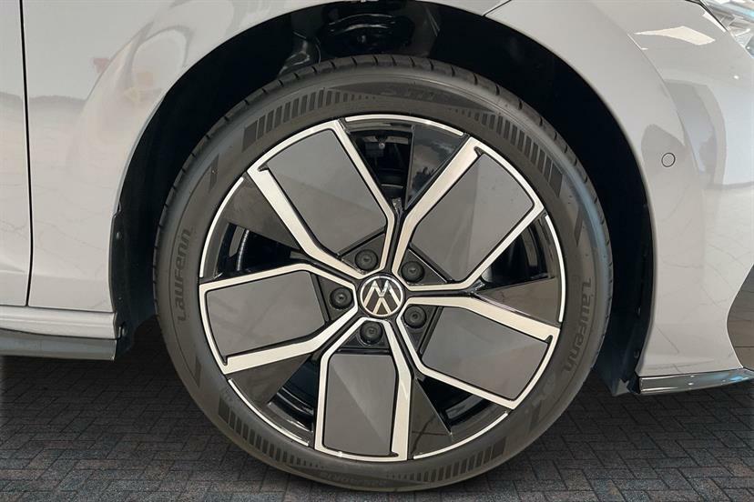 Volkswagen Golf 1.5 Etsi 150 Black Edition Dsg White #5