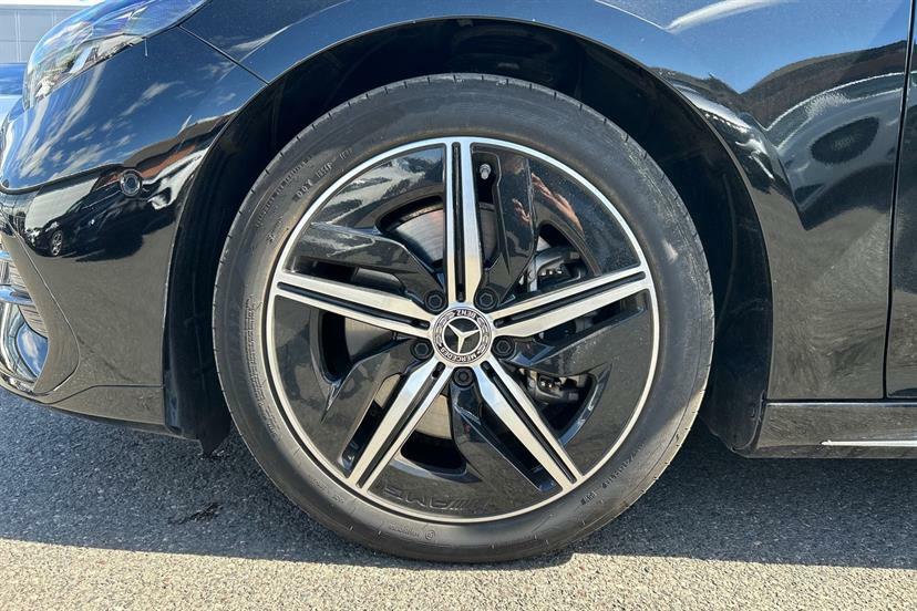 Mercedes-Benz CLA Class Cla250 85Kwh Amg Line Edition Saloon Electr FJ75OCW Black #4