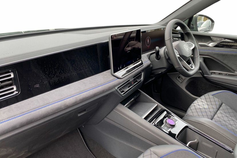 Volkswagen Tiguan 1.5 Etsi Mhev R-line Suv Hybrid Dsg 15 WN26VWX Green #2