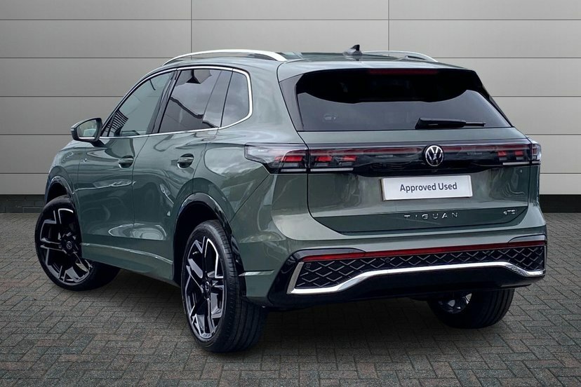 Volkswagen Tiguan 1.5 Etsi Mhev R-line Suv Hybrid Dsg 15 WN26VWX Green #3