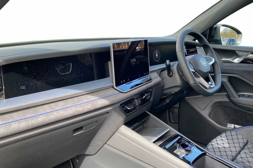 Volkswagen Tayron 1.5 Etsi Mhev R-line Suv Hybrid Dsg 15 WU26EDX Black #2