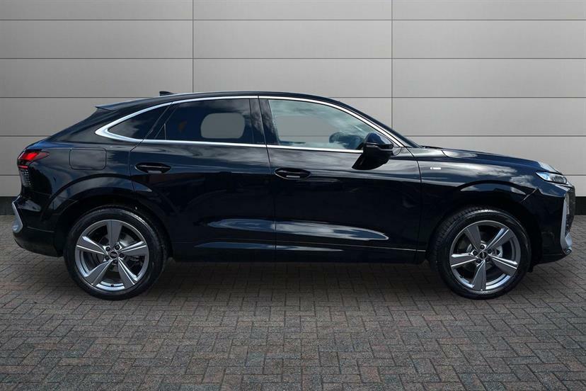 Audi Q3 1.5 Tfsi S Line S Tronic Soundvision Pack Black #4