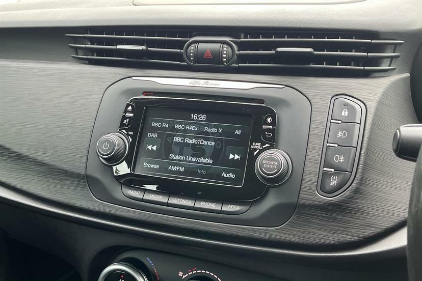 Alfa Romeo Giulietta 2.0 Jtdm-2 Speciale White #17