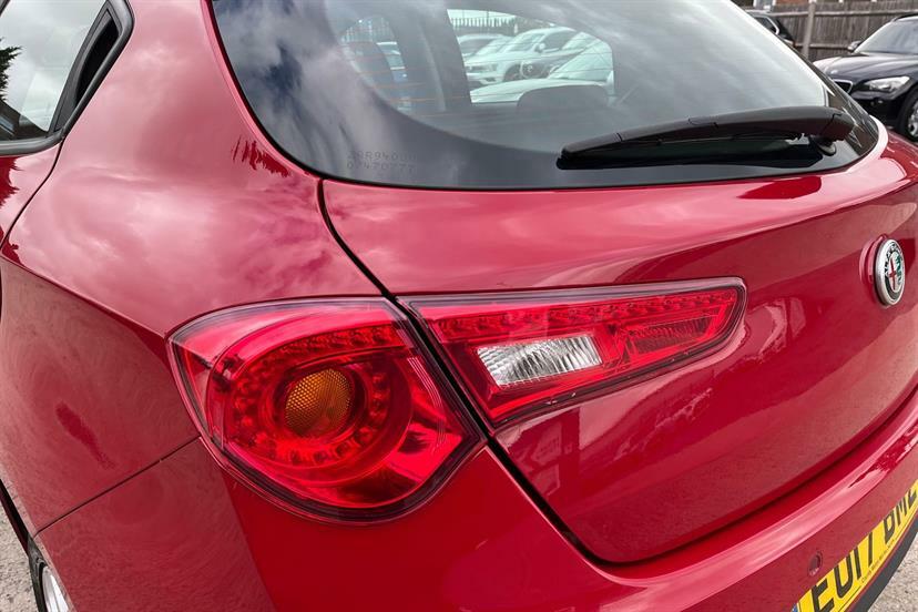 Alfa Romeo Giulietta 2.0 Jtdm-2 Speciale White #27
