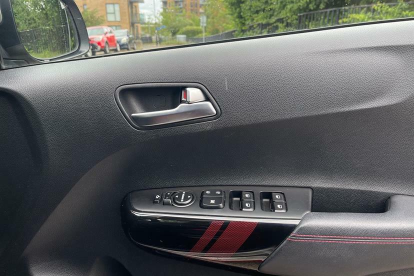 Kia Picanto 1.0 1 Red #11