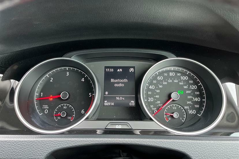 Volkswagen Golf 2.0Gtd Black #29