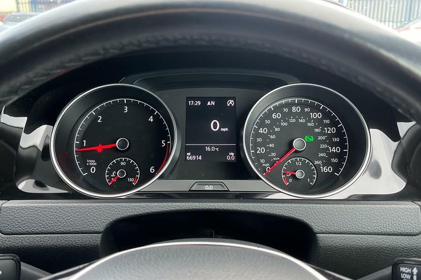 Volkswagen Golf 2.0Gtd Black #19