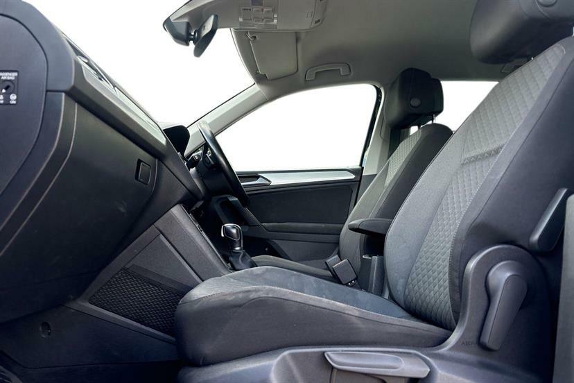 Volkswagen Tiguan 2.0 Tdi 150 Se Nav Dsg Black #2