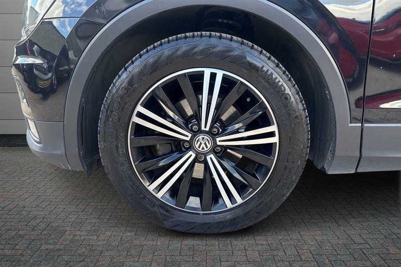 Volkswagen Tiguan 2.0 Tdi 150 Se Nav Dsg Black #3