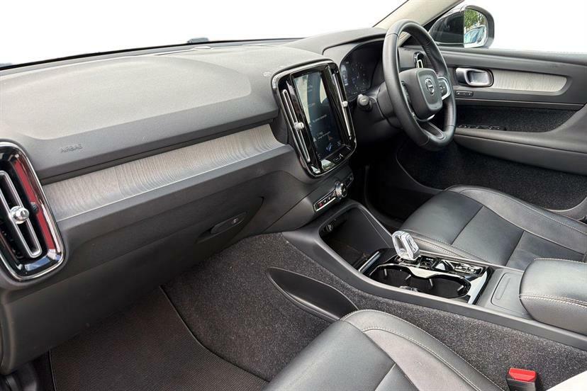 Volvo XC40 2.0 D3 Inscription Geartronic Black #2