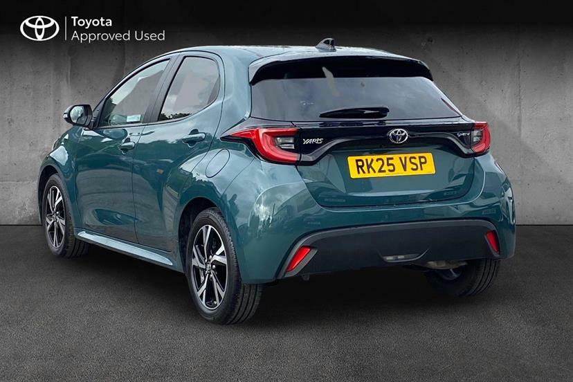 Toyota Yaris 1.5 Hybrid Design Cvt Green #4
