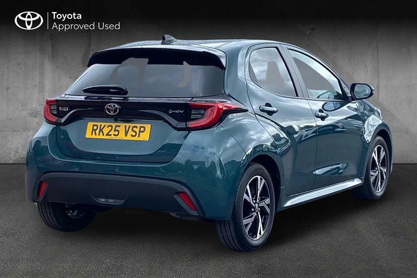 Toyota Yaris 1.5 Hybrid Design Cvt Green #2