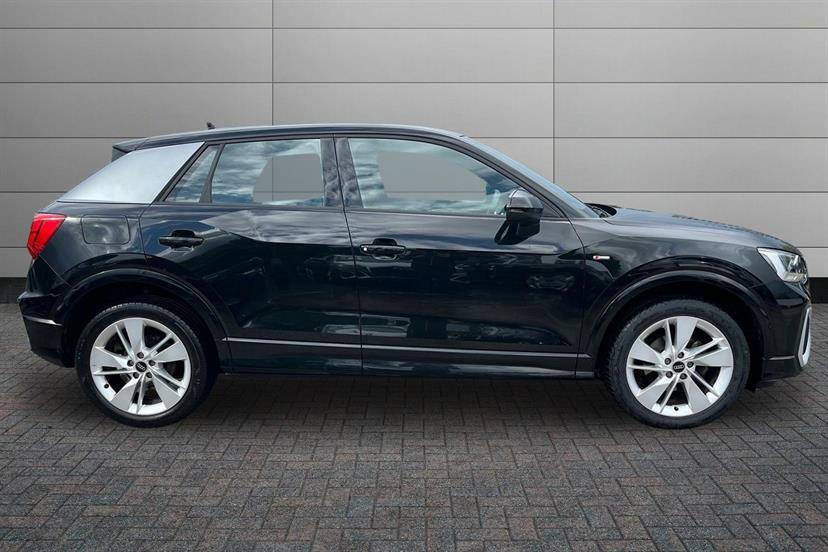 Audi Q2 35 Tfsi S Line S Tronic Cs Black #4