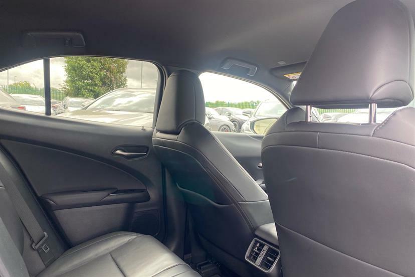 Lexus UX Suv 300E 54.3Kwh 202272 White #16