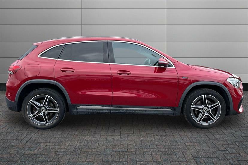 Mercedes-Benz GLA Class 250E Exclusive Edition Red #2