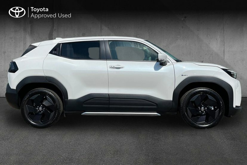 Toyota Urban Cruiser 61Kwh Design Suv 174 Ps Green #4