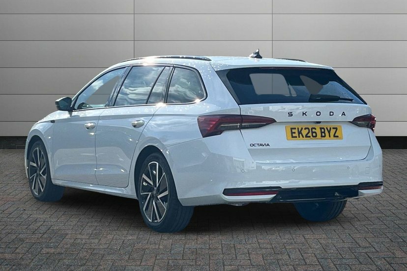 Skoda Octavia 2.0 Tdi Sportline Estate Dsg Winter Pa White #3