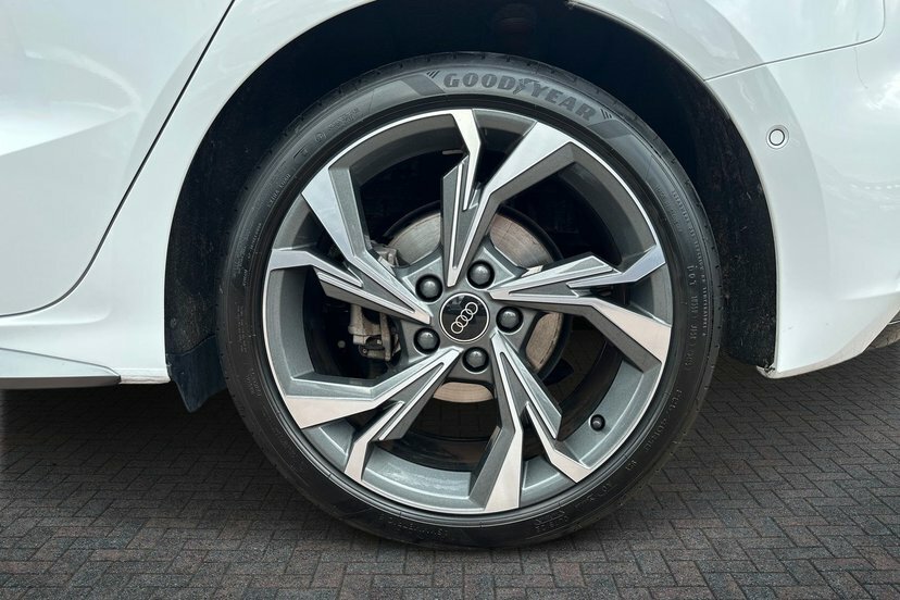 Audi A3 1.5 Tfsi S Line Sportback S Tronic 150 MJ75WBZ White #5
