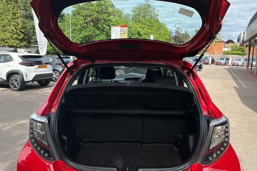 Toyota Yaris Icon 1.5Cvt Tg Red #14