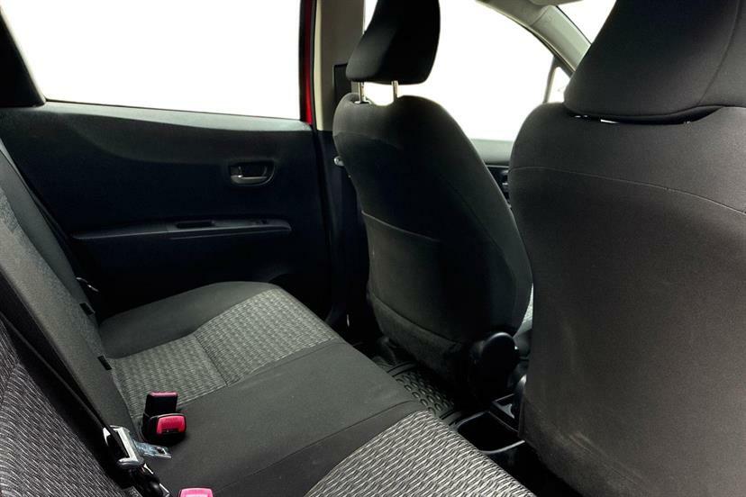 Toyota Yaris Icon 1.5Cvt Tg Red #13