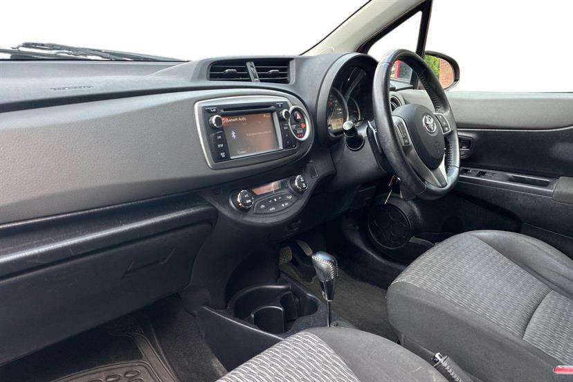 Toyota Yaris Icon 1.5Cvt Tg Red #10